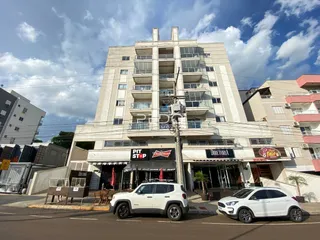 Fachada de um prédio residencial e comercial em Lajeado, Brasil.