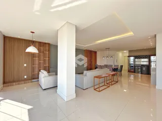 Vista da sala de estar de uma residência moderna em Lajeado.