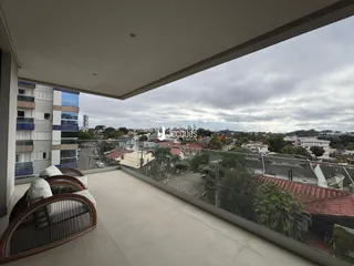 Vista de um terraço com vista para a paisagem urbana de Lajeado.