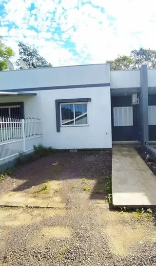 Casa geminada com 2 dormitórios