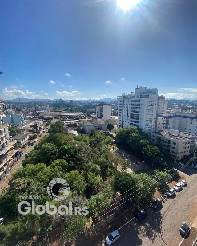 Vista aérea de uma área residencial em Lajeado, Brasil, mostrando edifícios e vegetação.