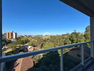 Vista panorâmica da paisagem de Lajeado com vegetação e montanhas ao fundo.