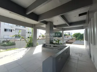 Vista de uma área coberta com piso de cerâmica em uma propriedade em Lajeado.