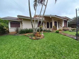 Casa com 4 dormitórios, foto 1