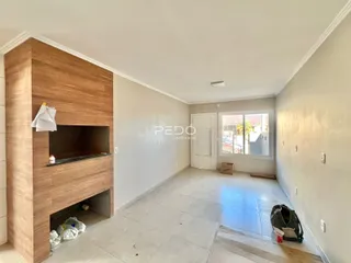 Hall de entrada com piso de cerâmica e parede branca.