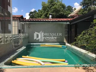 Foto da área da piscina de uma propriedade em Lajeado.