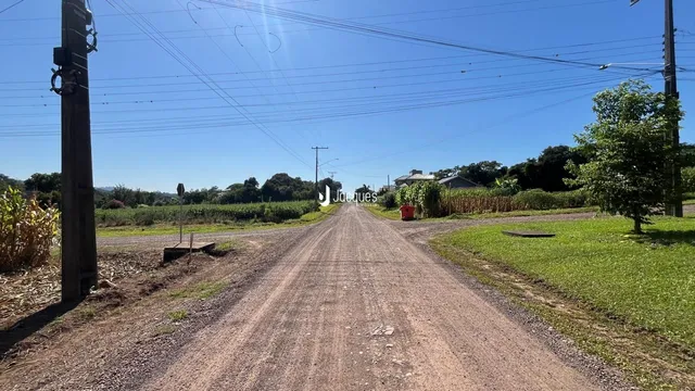 Vista de uma estrada de terra rural em Lajeado, Brasil.