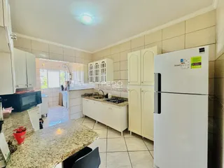 Vista da cozinha e sala de jantar de um imóvel em Lajeado, Brasil.