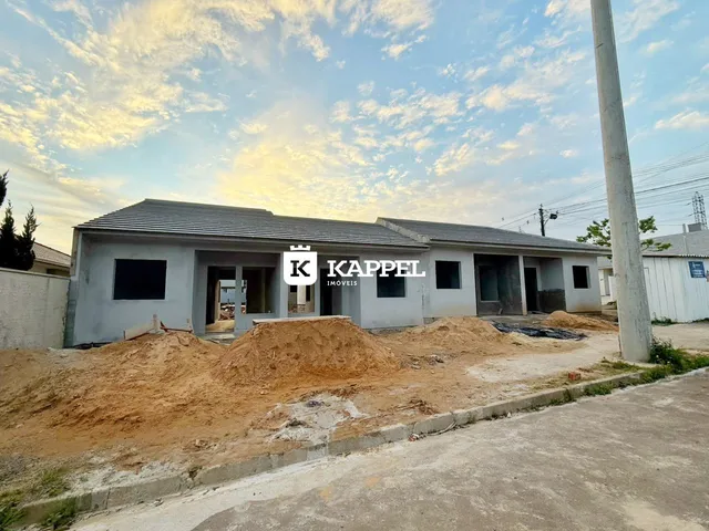Casa geminada com 2 dormitórios