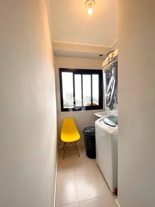 Vista de um corredor interno de um imóvel em Lajeado.