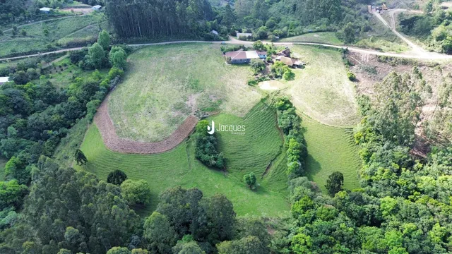 Área rural com 5 dormitórios