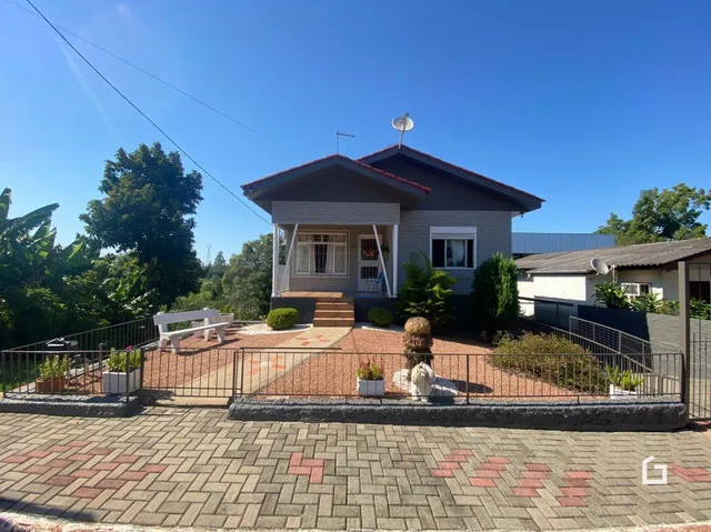 Casa com 4 dormitórios