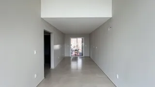 Corredor interno de uma residência em Lajeado, Brasil.