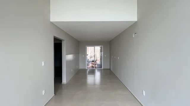 Corredor interno de uma residência em Lajeado, Brasil.