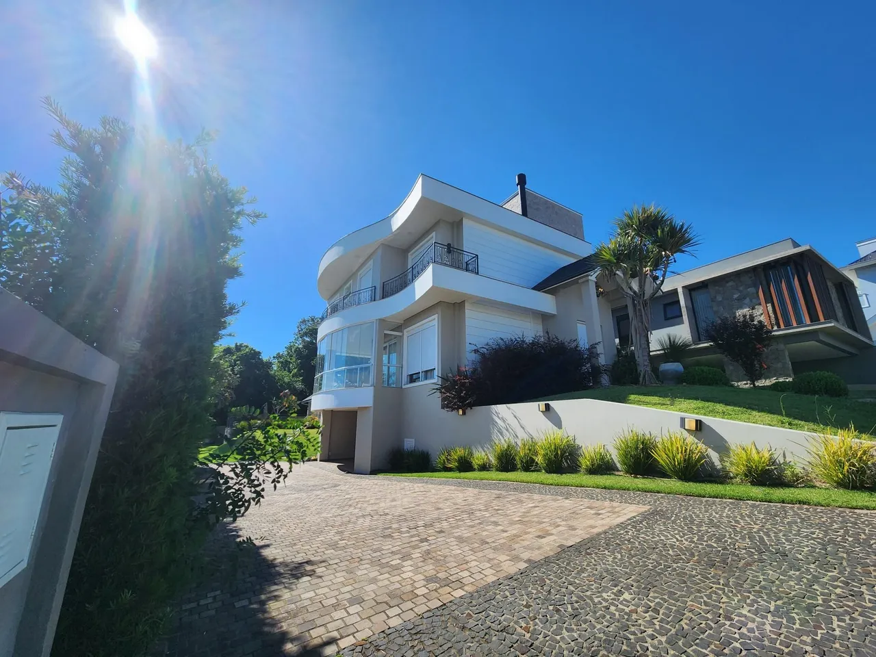 Casa com 4 dormitórios, foto 1