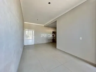 Vista de um corredor interno de uma residência em Lajeado.
