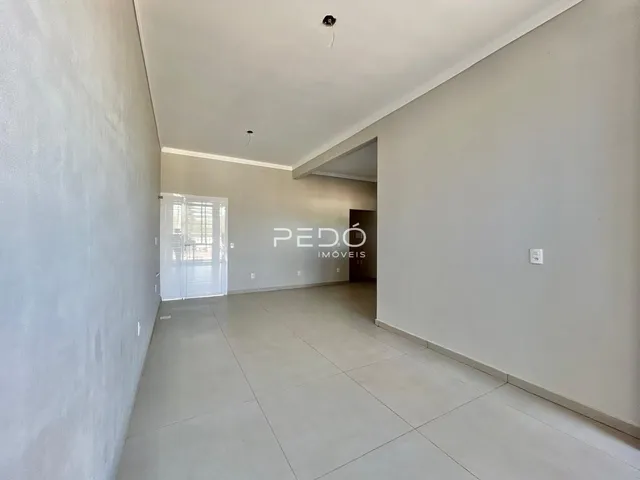 Vista de um corredor interno de uma residência em Lajeado.