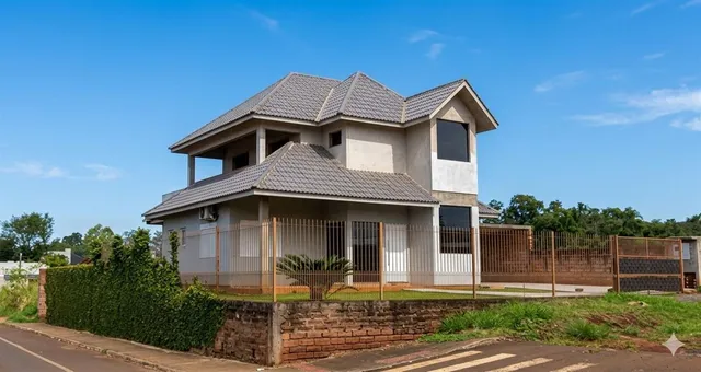 Casa com 4 dormitórios