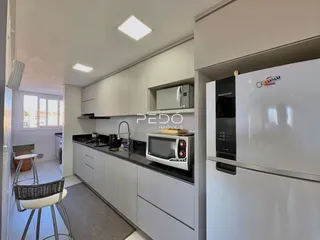 Vista da cozinha moderna de um imóvel em Lajeado, Brasil.