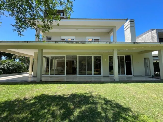Casa com 4 dormitórios