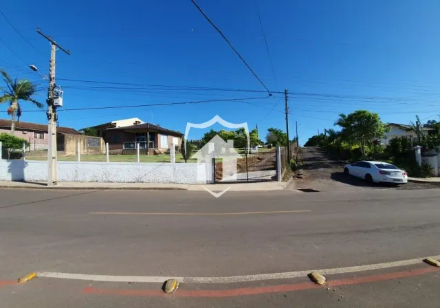 Vista da fachada de uma propriedade na rua em Lajeado.