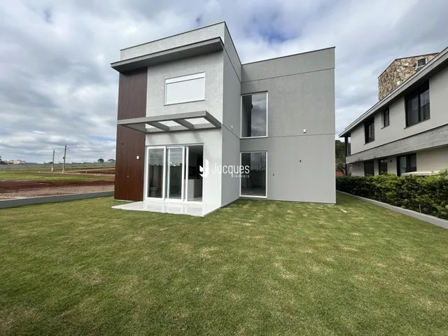 Fachada moderna de uma residência em Lajeado, Brasil.