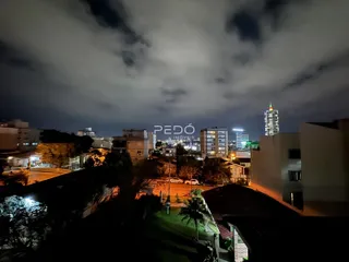 Vista noturna de uma área residencial em Lajeado, Brasil.