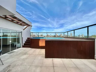 Vista externa de uma área de lazer com vista para a cidade em Lajeado.