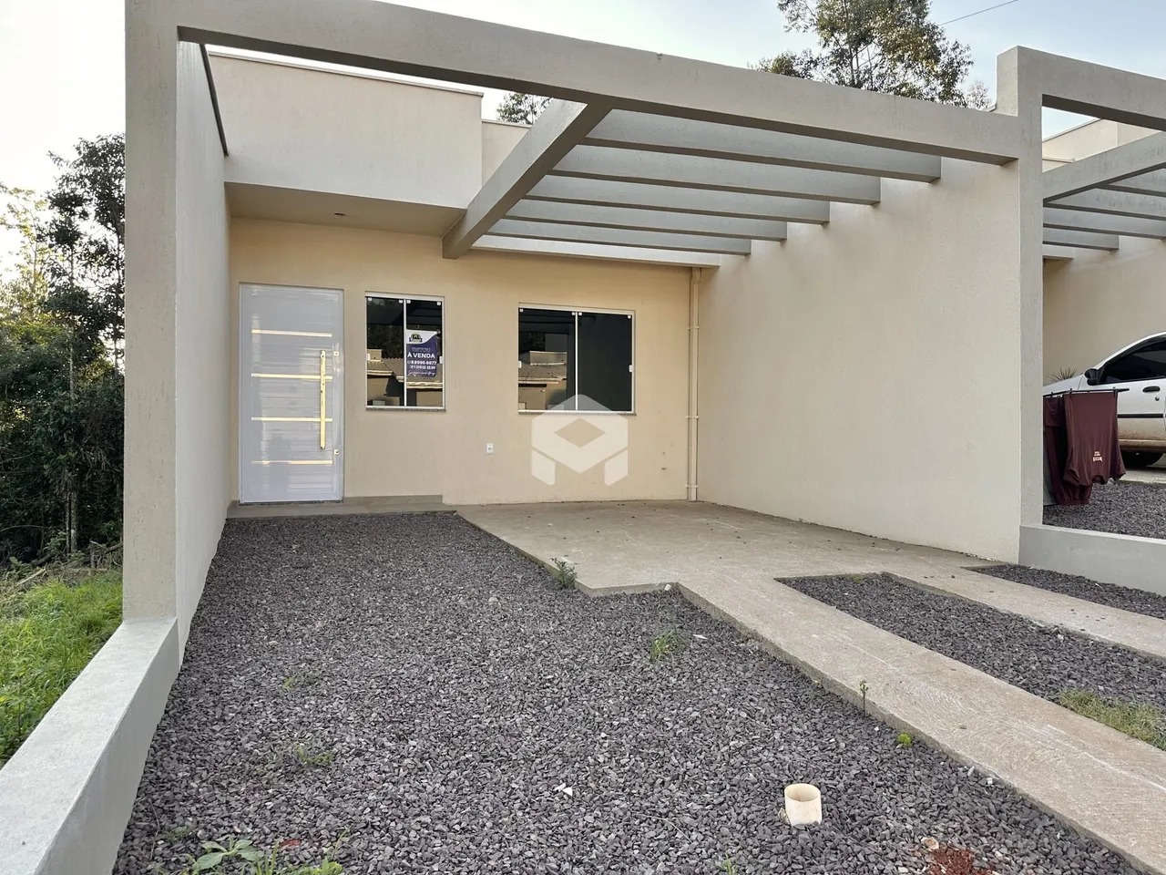 Fachada de uma casa moderna em Lajeado, Brasil.