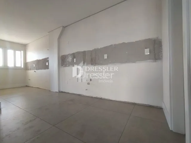 Parede interna de um imóvel em estado de obra.