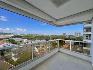 Varanda com vista panorâmica da paisagem urbana de Lajeado.