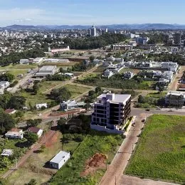 Vista aérea de uma área externa com vegetação em Lajeado, Brasil.