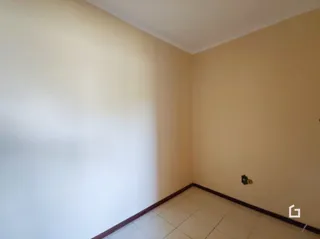 Foto da parede interna de um ambiente residencial.