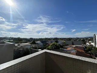 Vista da fachada de um telhado de casa em Lajeado, Brasil.