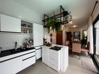 Vista da cozinha e sala de jantar de um imóvel em Lajeado, Brasil.