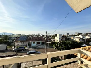 Vista da rua de residências em Lajeado, Brasil.