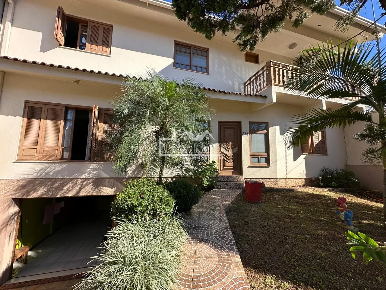 Casa com 4 dormitórios, foto 1