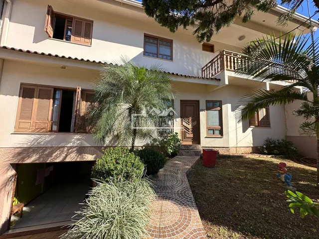 Casa com 4 dormitórios
