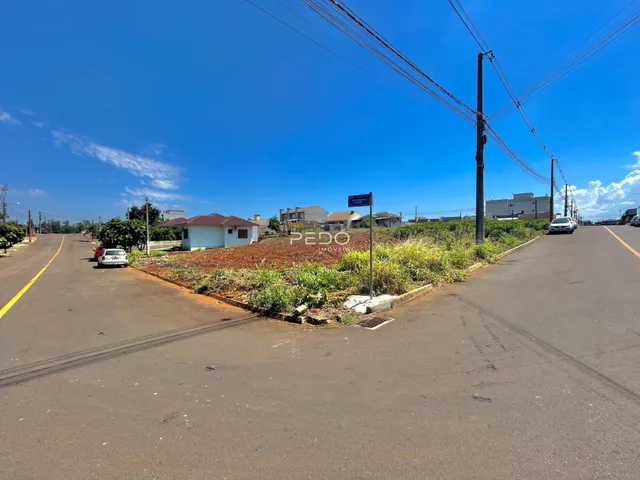 Vista externa de uma propriedade em Lajeado, Brasil, com uma estrada e vegetação ao redor.