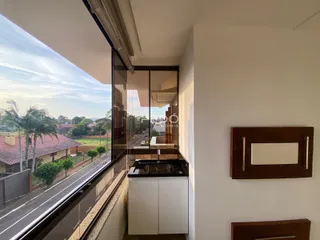 Vista da propriedade em Lajeado, Brasil, através de uma grande janela.