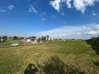 Vista aérea de uma propriedade residencial com área gramada em Lajeado, Brasil.