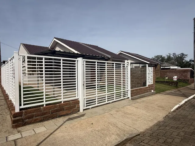 Casa geminada com 2 dormitórios