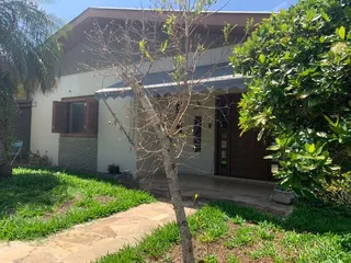 Casa com 4 dormitórios, foto 1