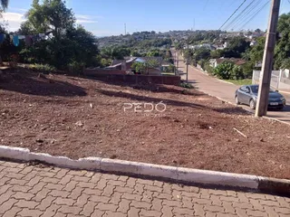 Vista da propriedade em Lajeado, Brasil, mostrando uma área de terra e uma estrada.