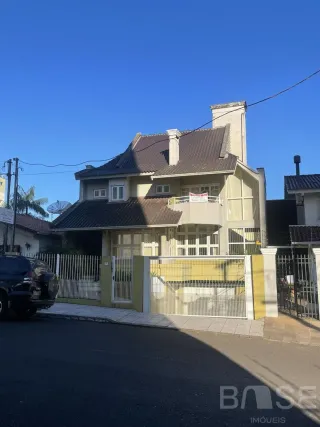 Casa com 6 dormitórios, foto 1