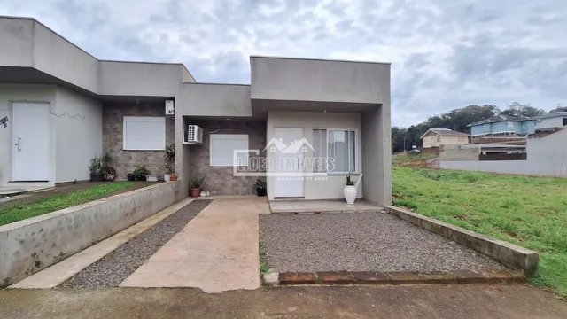 Fachada de uma casa moderna em Lajeado, Brasil.