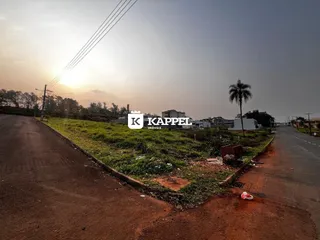 Vista externa de uma estrada de terra ao lado de um terreno em Lajeado, Brasil.