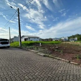 Foto da entrada de uma propriedade em Lajeado, Brasil.