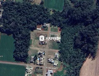 Vista aérea da propriedade residencial em Lajeado, mostrando o terreno e a vegetação circundante.