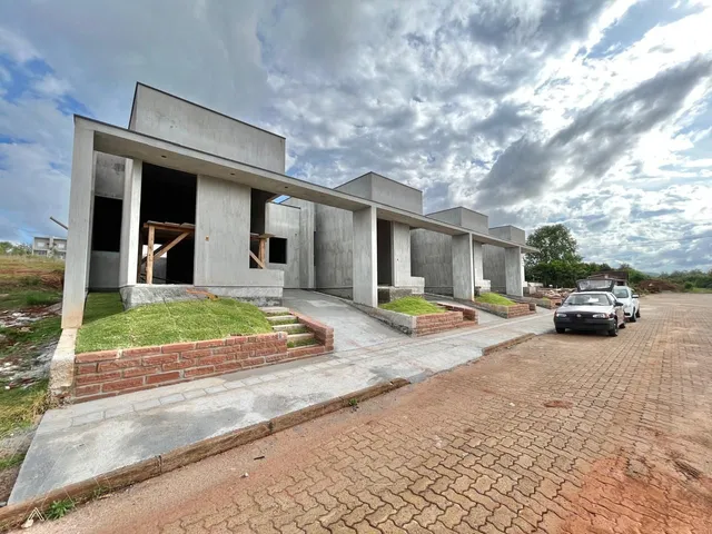 Casa geminada com 2 dormitórios